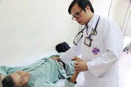 Bác sĩ trẻ giành giải Quả cầu vàng 2020 và 'duyên nợ' với bệnh nhân ung thư 