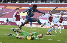 Kết quả Ngoại Hạng Anh: Hàng thủ sai lầm, Arsenal thua Aston Villa