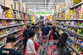 Ảnh: Chen chúc mua sắm trong ngày thứ bảy cuối cùng của năm Canh Tý