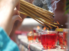 Đốt quá nhiều hương, vàng mã dễ bị ung thư?