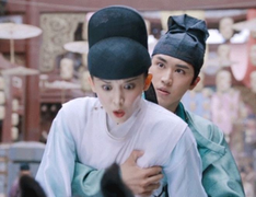 Khi các sao nữ Trung Quốc bị quấy rối thô thiển ngay trên màn ảnh