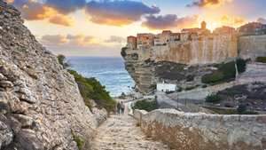 Video: Những ngôi làng cheo leo trên vách đá 