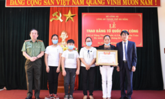 Trao bằng Tổ quốc ghi công 2 cảnh sát hi sinh khi truy bắt nhóm gây rối trật tự