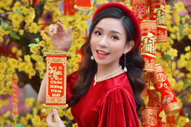 Nghiêm Hoàng Diễm Anh đẹp rạng ngời với áo dài cách tân