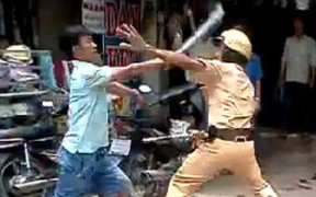 Khởi tố người đàn ông dùng dao tấn công lực lượng CSGT