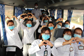 Kỳ thực tập có một không hai của 30 sinh viên trường Y trong cuộc chiến COVID-19