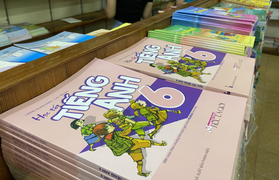 Bộ trưởng Phùng Xuân Nhạ phê duyệt 72 cuốn sách giáo khoa lớp 2, lớp 6 mới