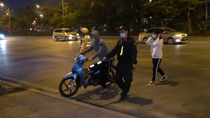 Video: Cảnh sát 141 xuyên đêm trực chống tội phạm dịp Tết ở Thủ đô