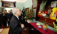 Tổng Bí thư, Chủ tịch nước dâng hương tưởng niệm Chủ tịch Hồ Chí Minh