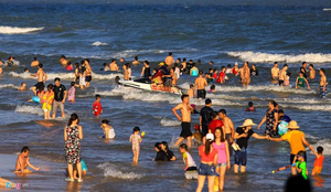 Video: Mùng 2 Tết, bãi biển Vũng Tàu nhộn nhịp du khách