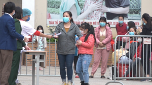 Video: Gỡ bỏ cách ly tại trường Tiểu học Xuân Phương