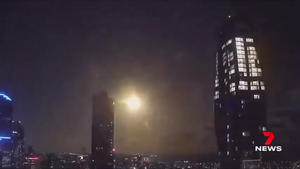 Video: Sao băng rực sáng trời đêm Australia