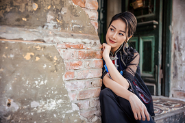 MC Phí Linh khoe eo thon gái một con