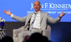 Jeff Bezos trở lại cuộc đua, Elon Musk mất ngôi người giàu nhất thế giới