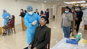 Hà Nội xét nghiệm COVID-19 toàn bộ người về từ Hải Dương