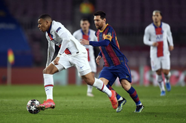 PSG đè bẹp Barca: Mbappe làm lu mờ Messi
