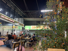 Video: Quán bia ở Hà Nội đông như 'trẩy hội' giữa dịch COVID-19