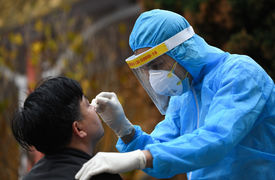 'Biến chủng lần này lây lan rất nhanh, phải chặn chứ không đuổi theo'