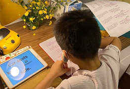 Năm 'COVID-19 thứ 2' trẻ học online, mạng vẫn cứ 'rớt' và phụ huynh vẫn cứ lo