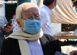 Cô giáo 90 tuổi xúc động tiễn biệt học trò Trương Vĩnh Trọng