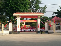 Tát học sinh lớp 9 không thuộc bài, thầy giáo bị kỷ luật cảnh cáo, chuyển trường