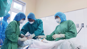 Sức khoẻ của 19 bệnh nhân COVID-19 nặng, nguy kịch hiện ra sao?