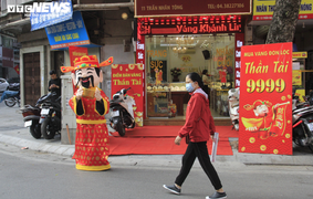 Cửa hàng vàng ngày vía thần Tài: Nơi đông đúc, chỗ vắng tanh