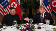 Ông Trump từng đề nghị đưa Kim Jong-un từ Hà Nội về Triều Tiên bằng Không lực 1