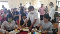 Ảnh: Ông Đoàn Ngọc Hải quyên góp được 170 triệu đồng cho người nghèo