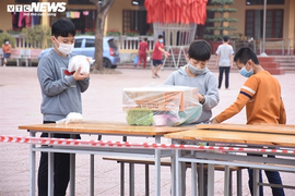 Học sinh lớp 12 thuộc 8 địa phương ở Hải Dương đến trường từ 8/3