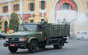 Ảnh: Hải Phòng phun hóa chất khử trùng 300km đường phố phòng chống COVID-19