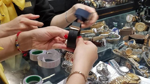 Hàng Thùng Bảo Trân: Thương hiệu đồng hồ secondhand uy tín