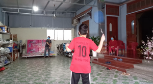 Video: Người dân chơi cầu lông trong nhà tại khu phong tỏa ở Hải Dương