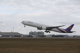 Thai Airways lỗ kỷ lục, tạm dừng niêm yết trên sàn giao dịch