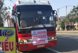 Phớt lờ lệnh dừng, tài xế xe khách đạp ga vượt chốt kiểm soát dịch COVID-19