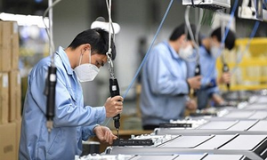 COVID-19 lần thứ 3 bùng phát, doanh nghiệp Việt chịu ảnh hưởng thế nào?