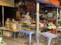 Tiểu thương Hà Nội thẫn thờ chờ khách sắm rằm tháng Giêng