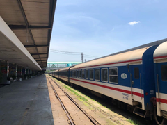 Khởi hành lại, giảm sâu giá vé đôi tàu khách Hà Nội - TP.HCM