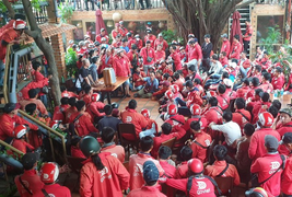 Lao động thất nghiệp đồng loạt chuyển sang chạy xe ôm