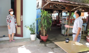 Theo chân tổ COVID-19 cộng đồng Hà Nội: 'Đi từng ngõ, gõ từng nhà'