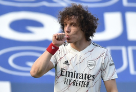 David Luiz ghi bàn, Arsenal đánh bại Leicester 