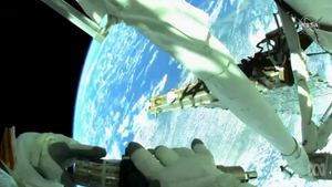 Video: Phi hành gia lắp khung đỡ trên Trạm vũ trụ quốc tế ISS
