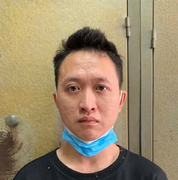 Trèo lên mái nhà của cửa hàng, trộm 30 chiếc điện thoại trị giá gần 1 tỷ đồng