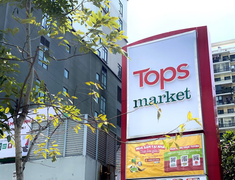 BigC 'thay tên đổi họ' thành Tops market, lác đác người Sài Gòn đến mua sắm