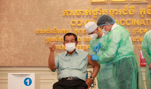 Thủ tướng Campuchia tiêm vaccine COVID-19