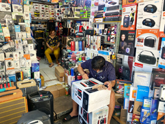 TP.HCM xử lý tiếng ồn karaoke tự phát: Người bán loa kéo đứng ngồi không yên