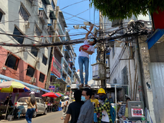 Myanmar mất điện diện rộng giữa lúc biểu tình sôi sục