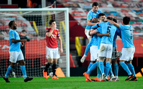 Derby Manchester giờ chỉ một màu xanh