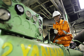 Video: Nữ thợ máy đầu tiên của Việt Nam trên tàu viễn dương