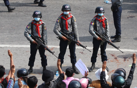 Nhà chức trách Myanmar khai quật mộ cô gái 19 tuổi bị bắn chết vì biểu tình